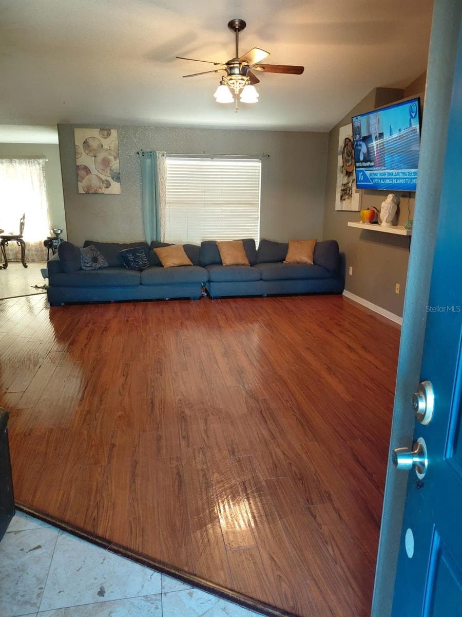 11382 Mahopac Rd photo 4