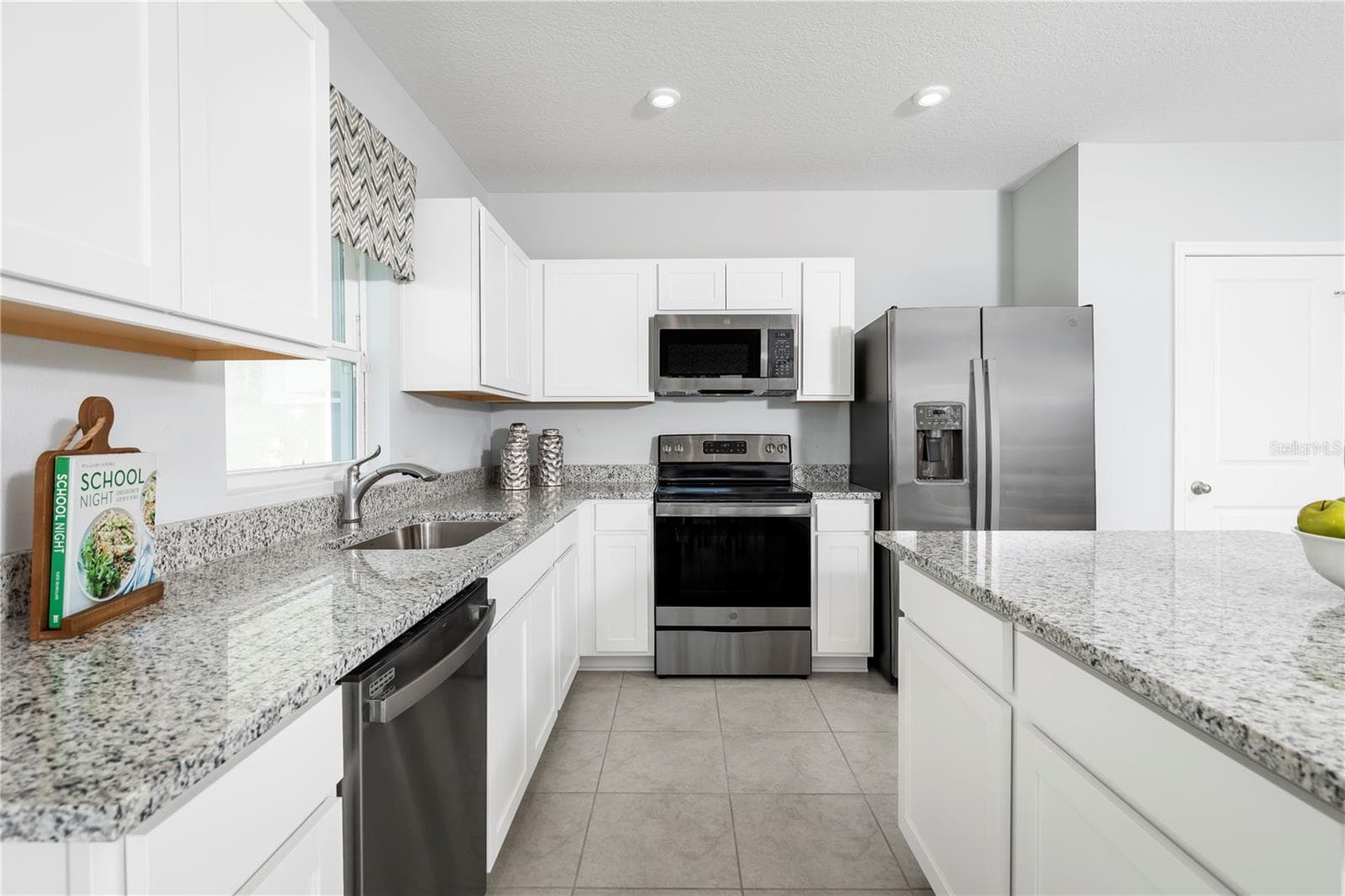 1572 Starling Song Ln photo 4