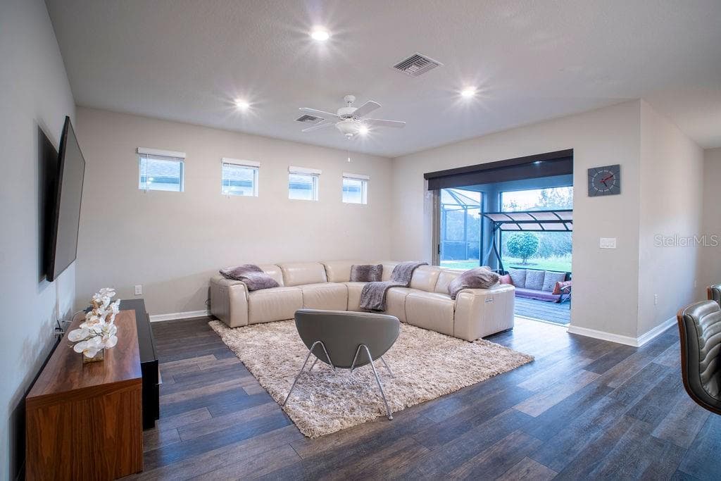 7465 Yale Harbor Dr photo 3