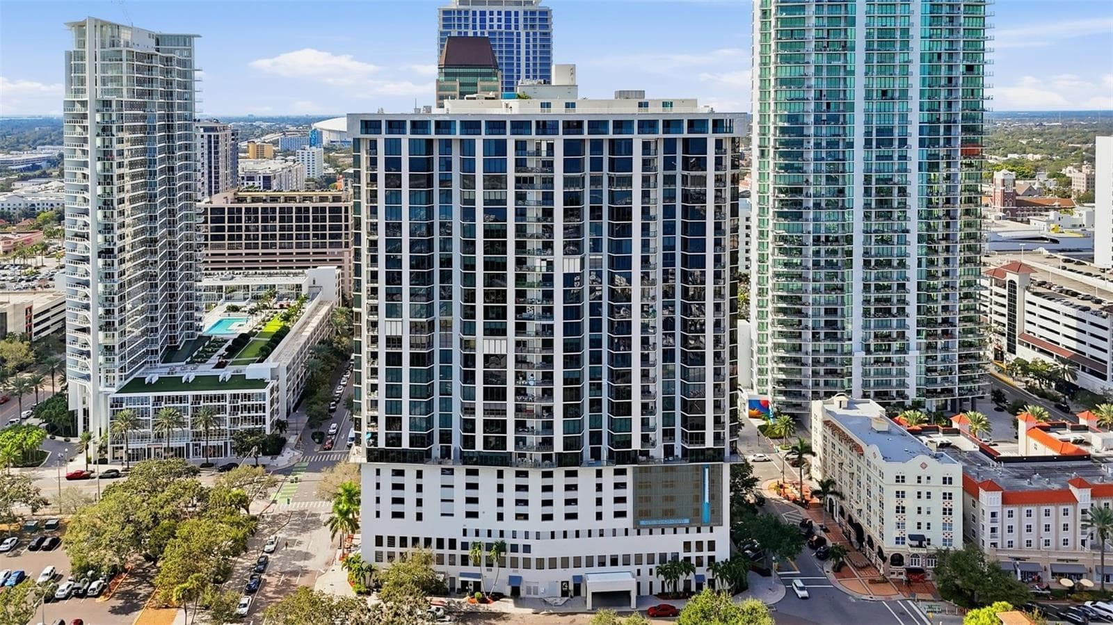 1 Beach Dr SE #1610 photo 4