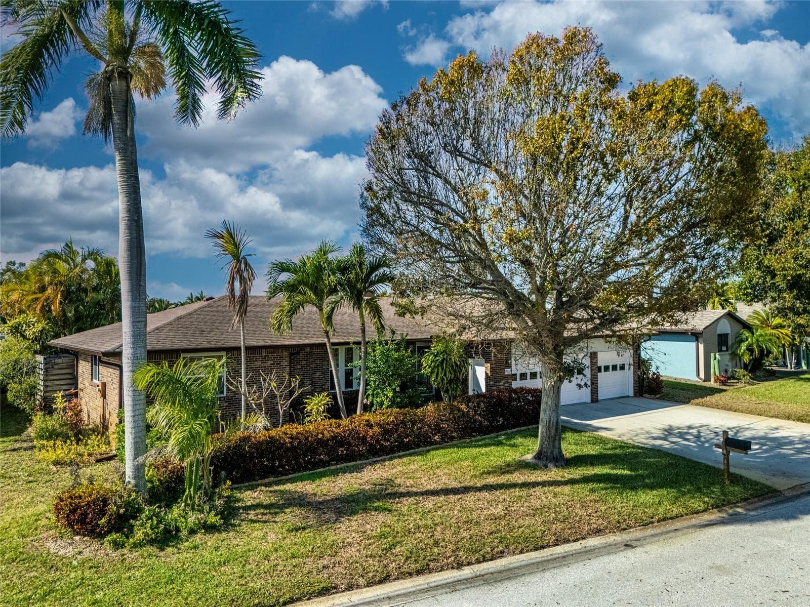 4612 Coral Lake Dr photo 4