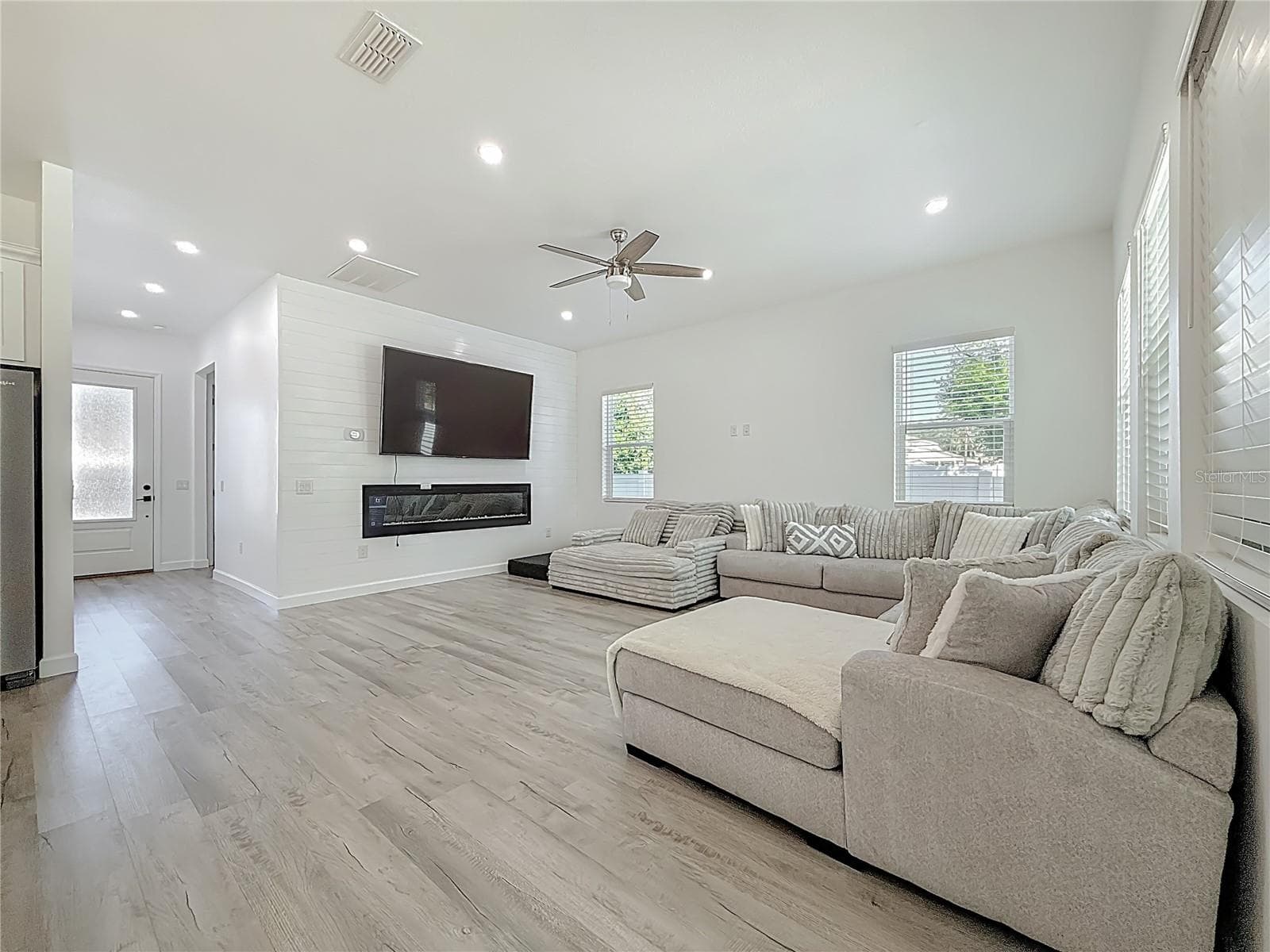 1306 E Lemon St photo 5