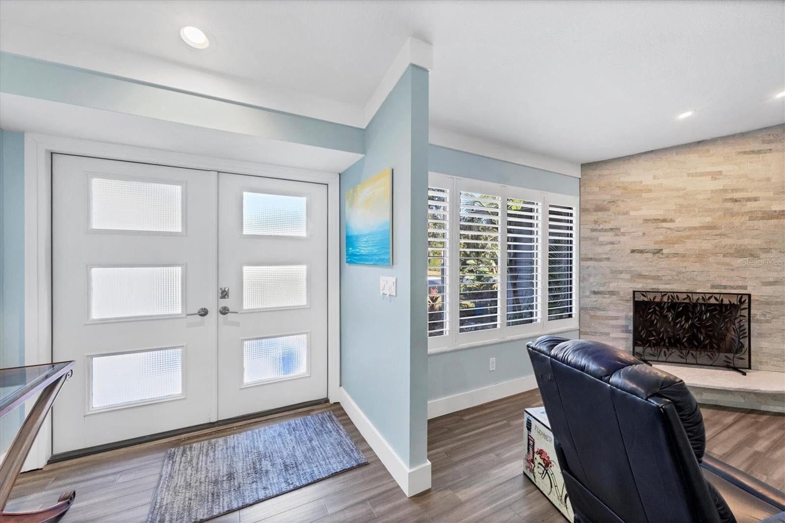 4594 Trails Dr photo 3