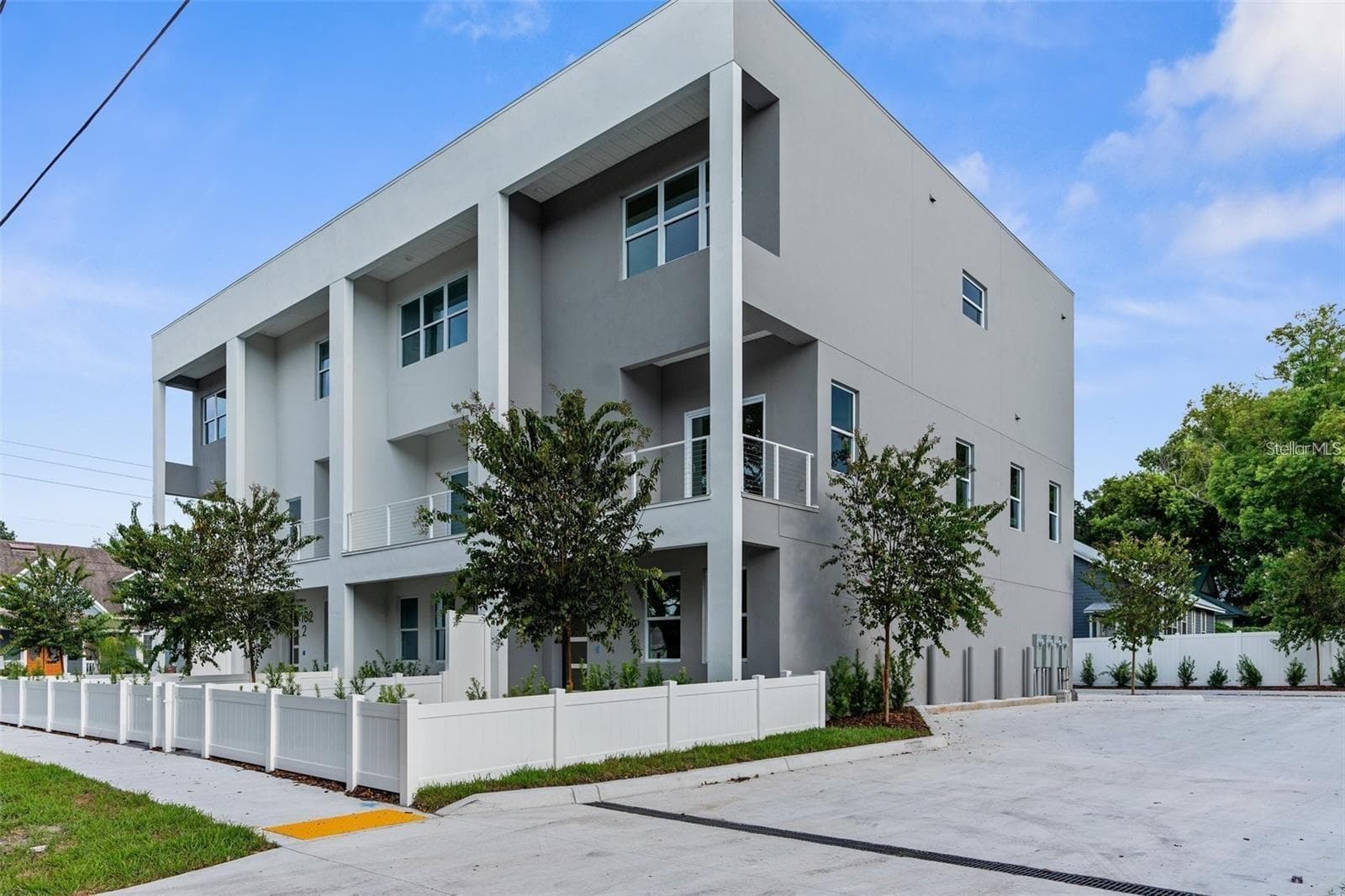 102 W Adalee St #3