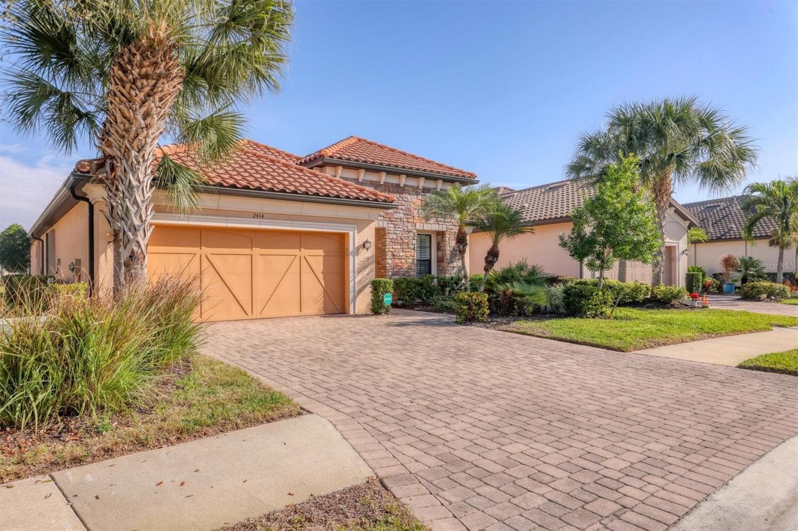 2414 Vaccaro Dr photo 4