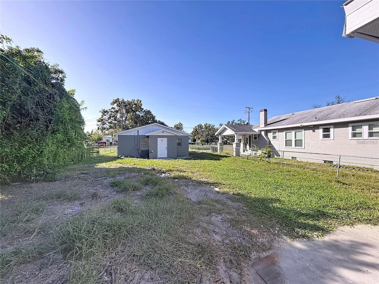 2408 E Magnolia St photo 3