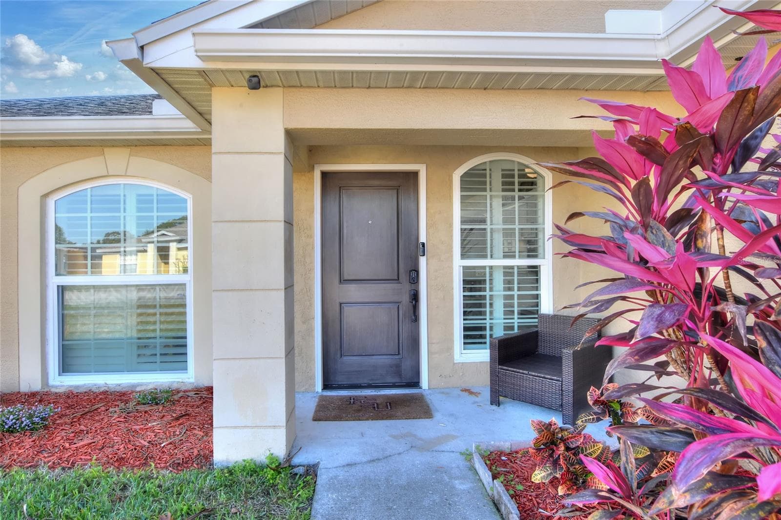 533 Seven Oaks photo 5