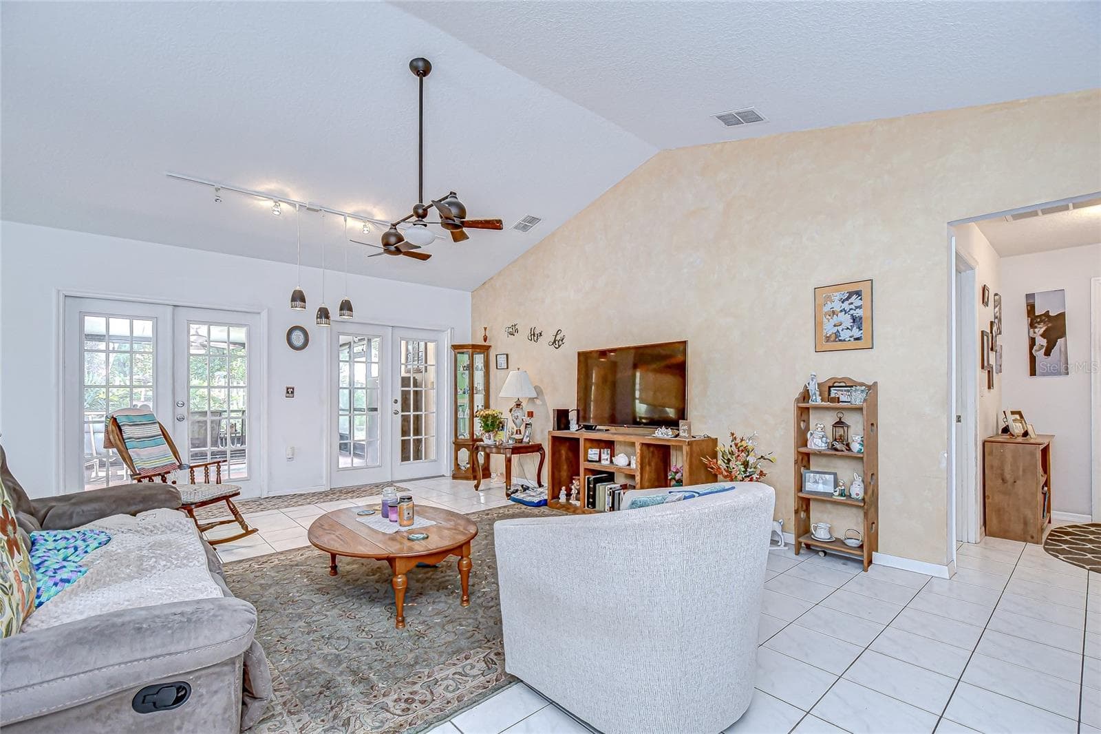 6911 Oakcrest Way photo 5
