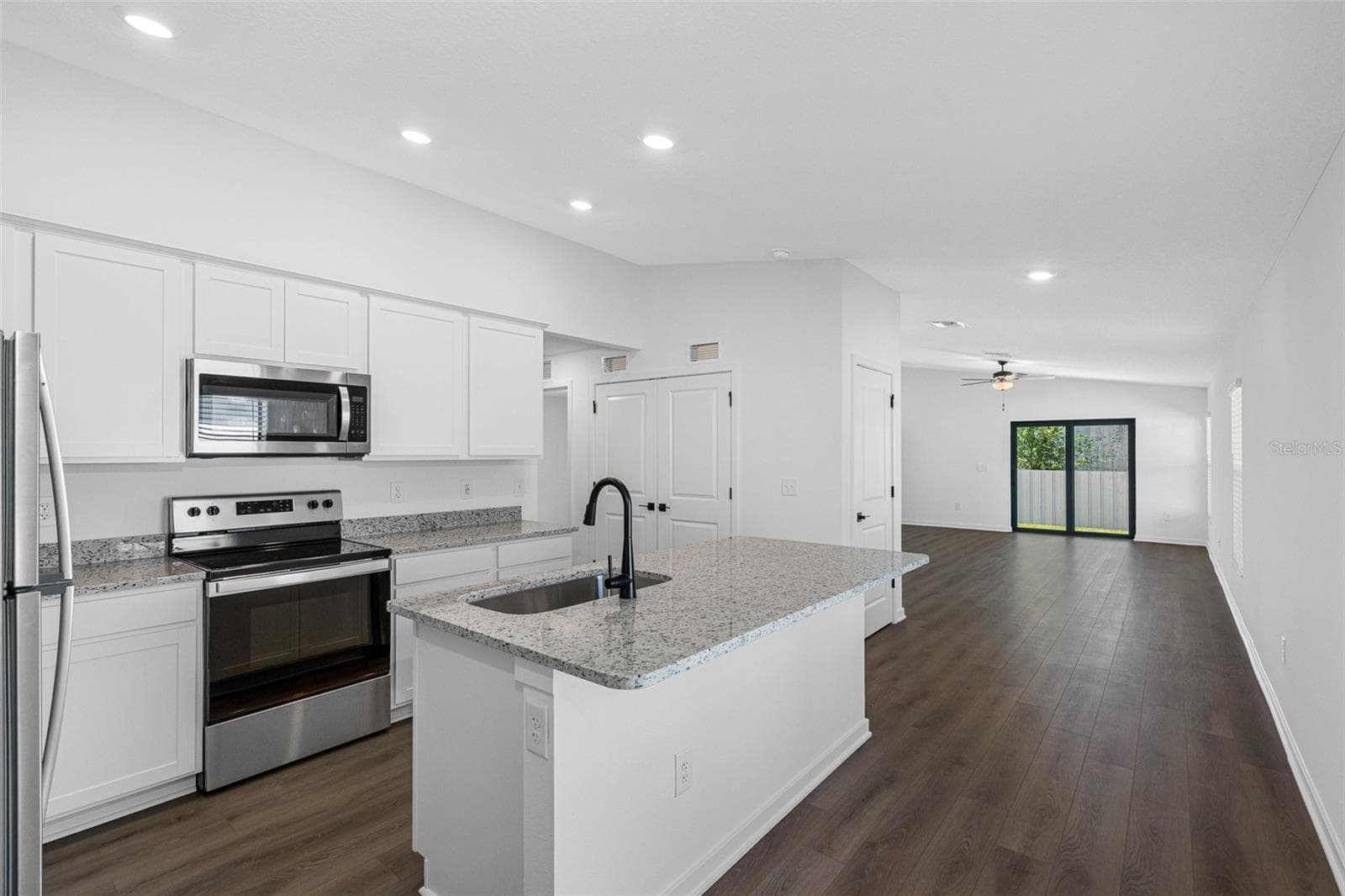 12143 Elston St photo 3