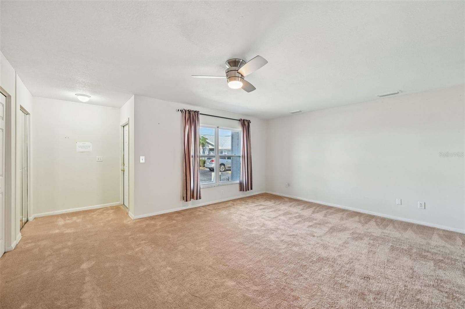 332 Club Manor Dr photo 3