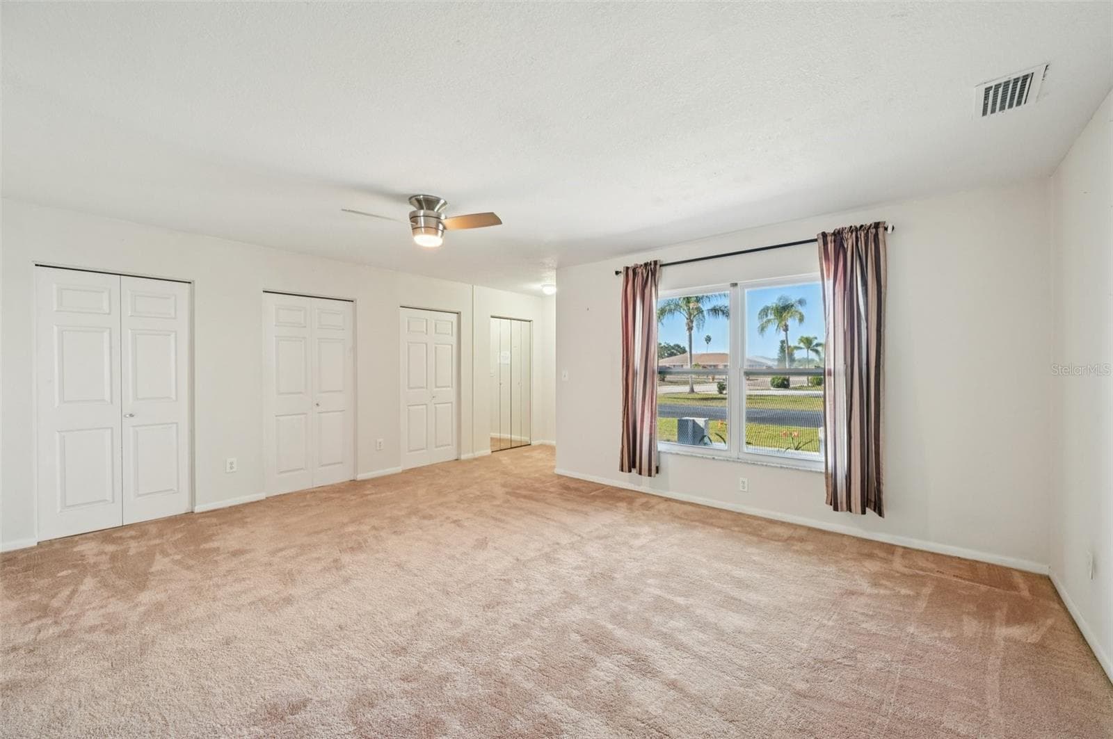 332 Club Manor Dr photo 4
