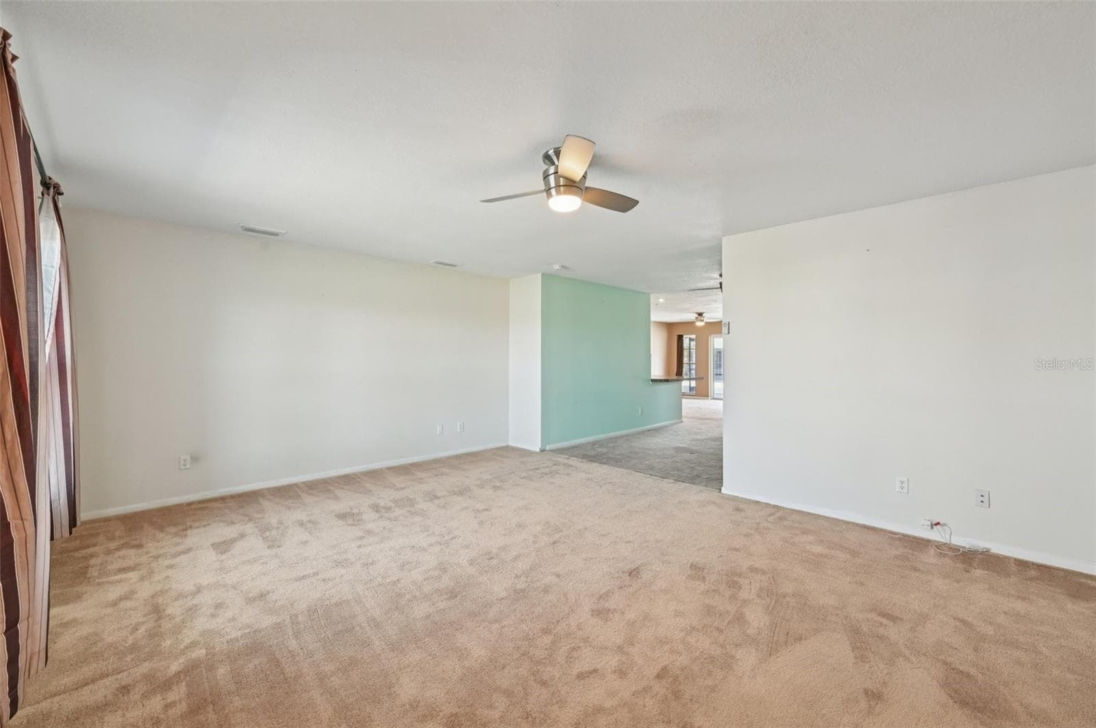 332 Club Manor Dr photo 5