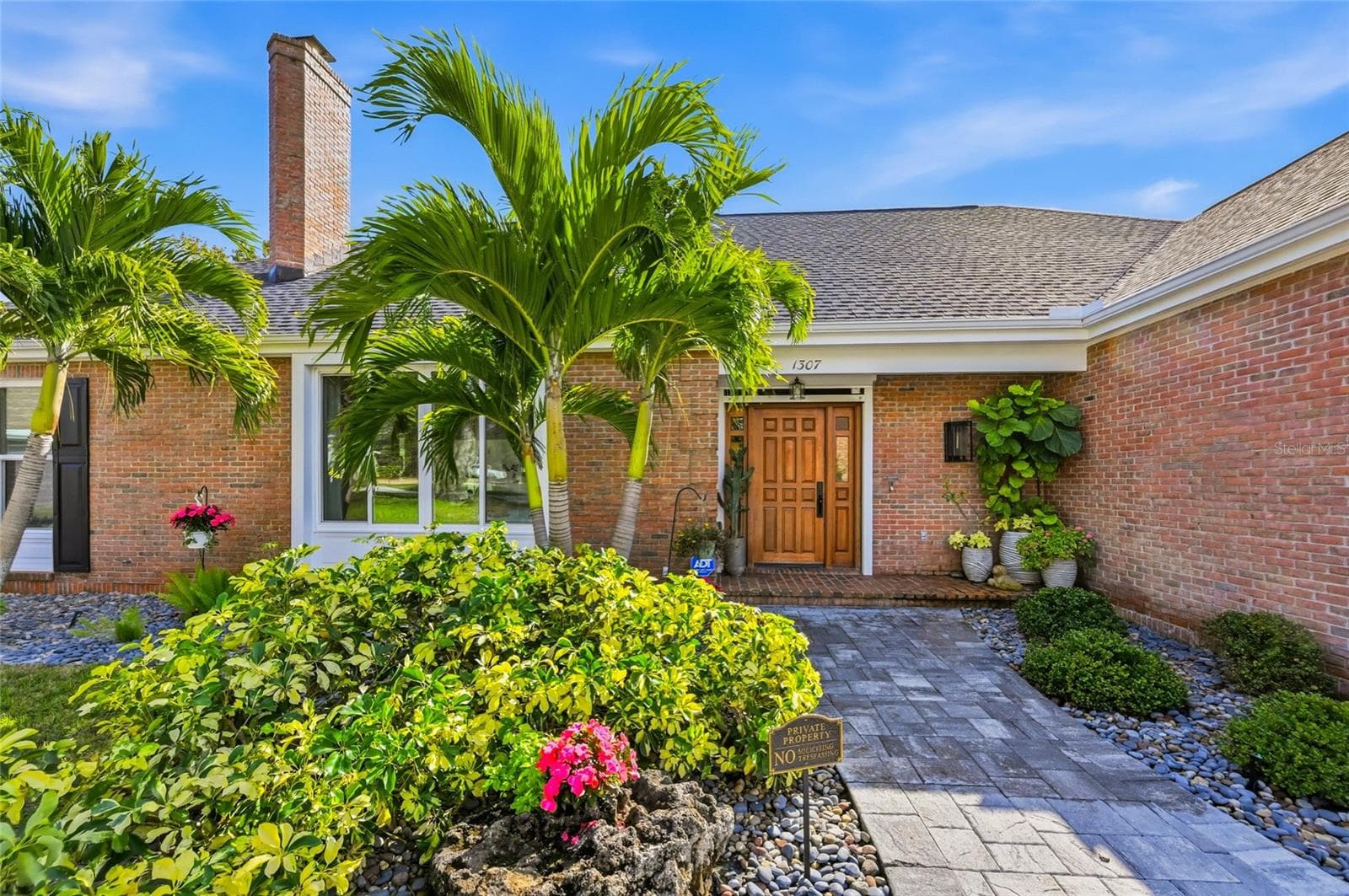 1307 Riverview Cir photo 3