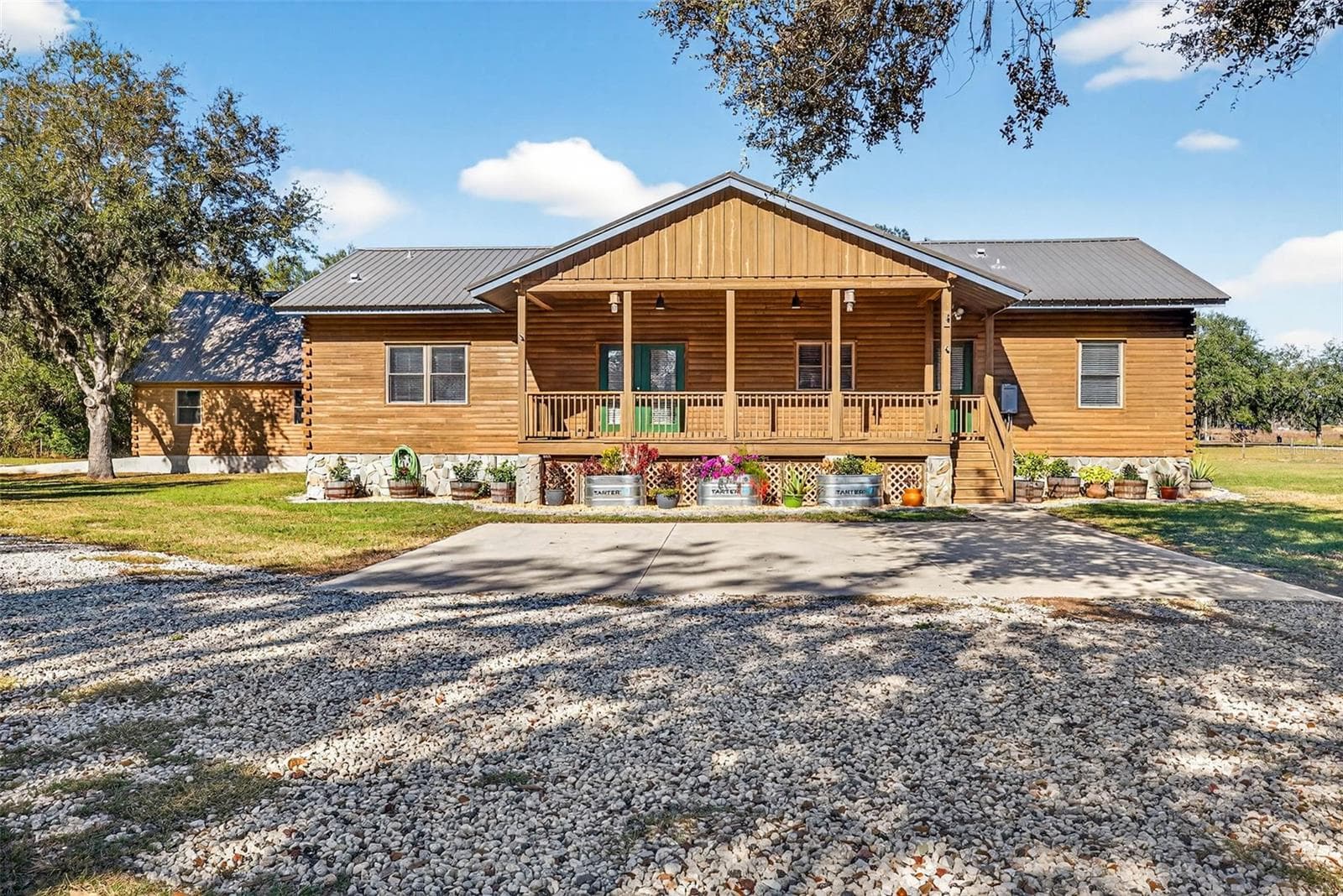 6750 Sutton Oaks Ln photo 4