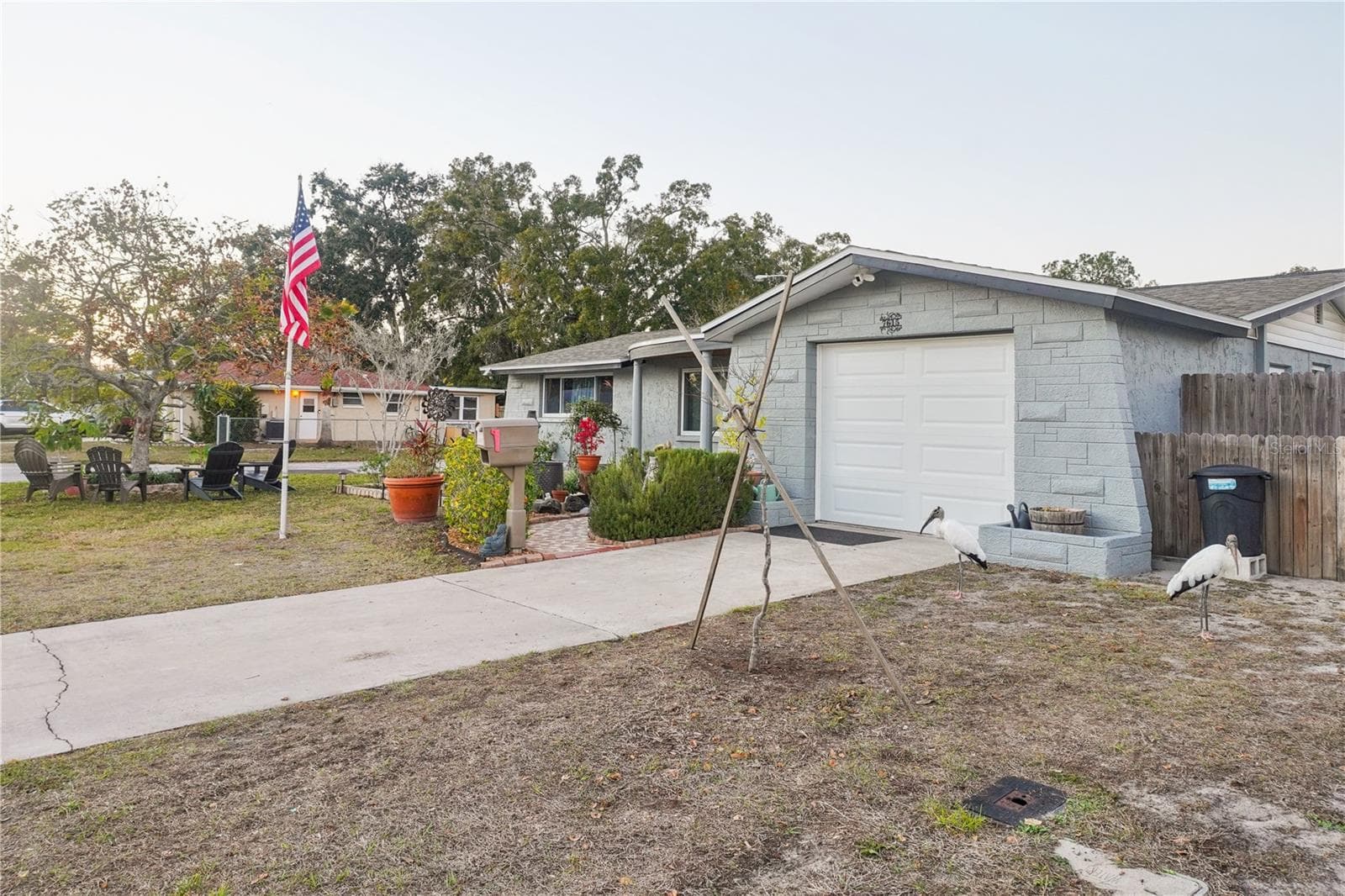 7615 Cumber Dr photo 3