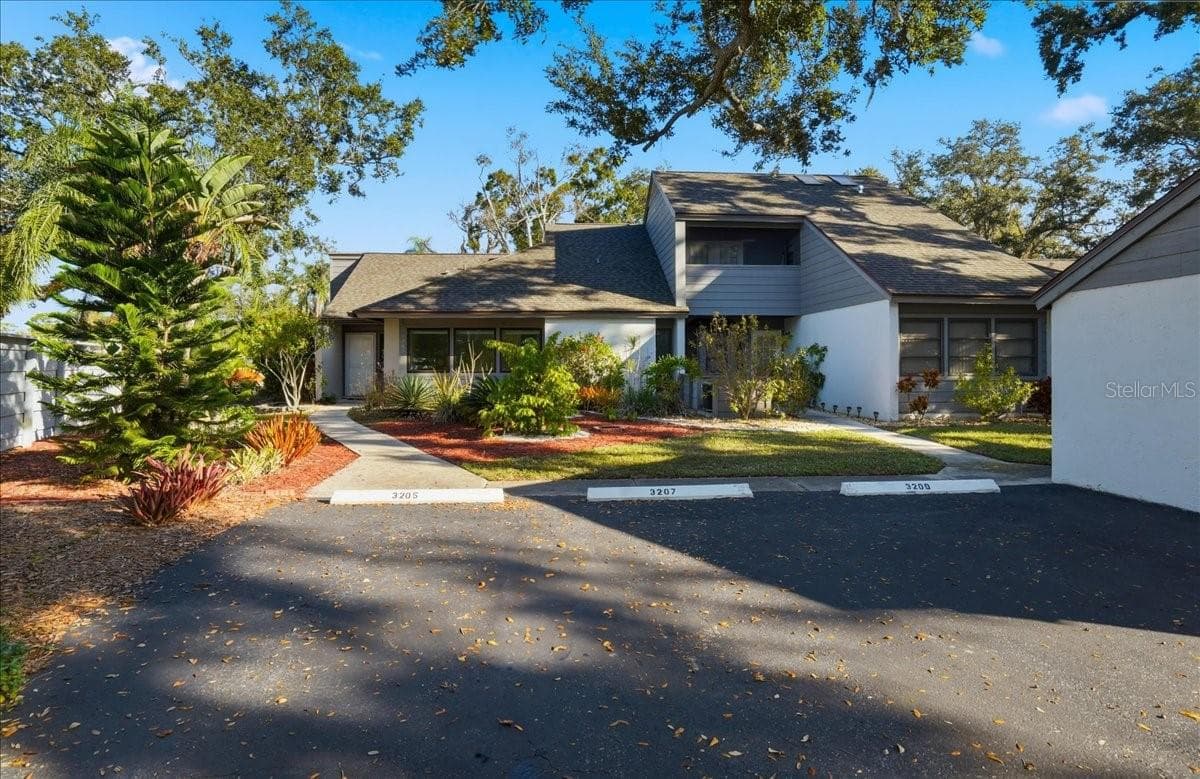 3205 Golden Eagle Ln
