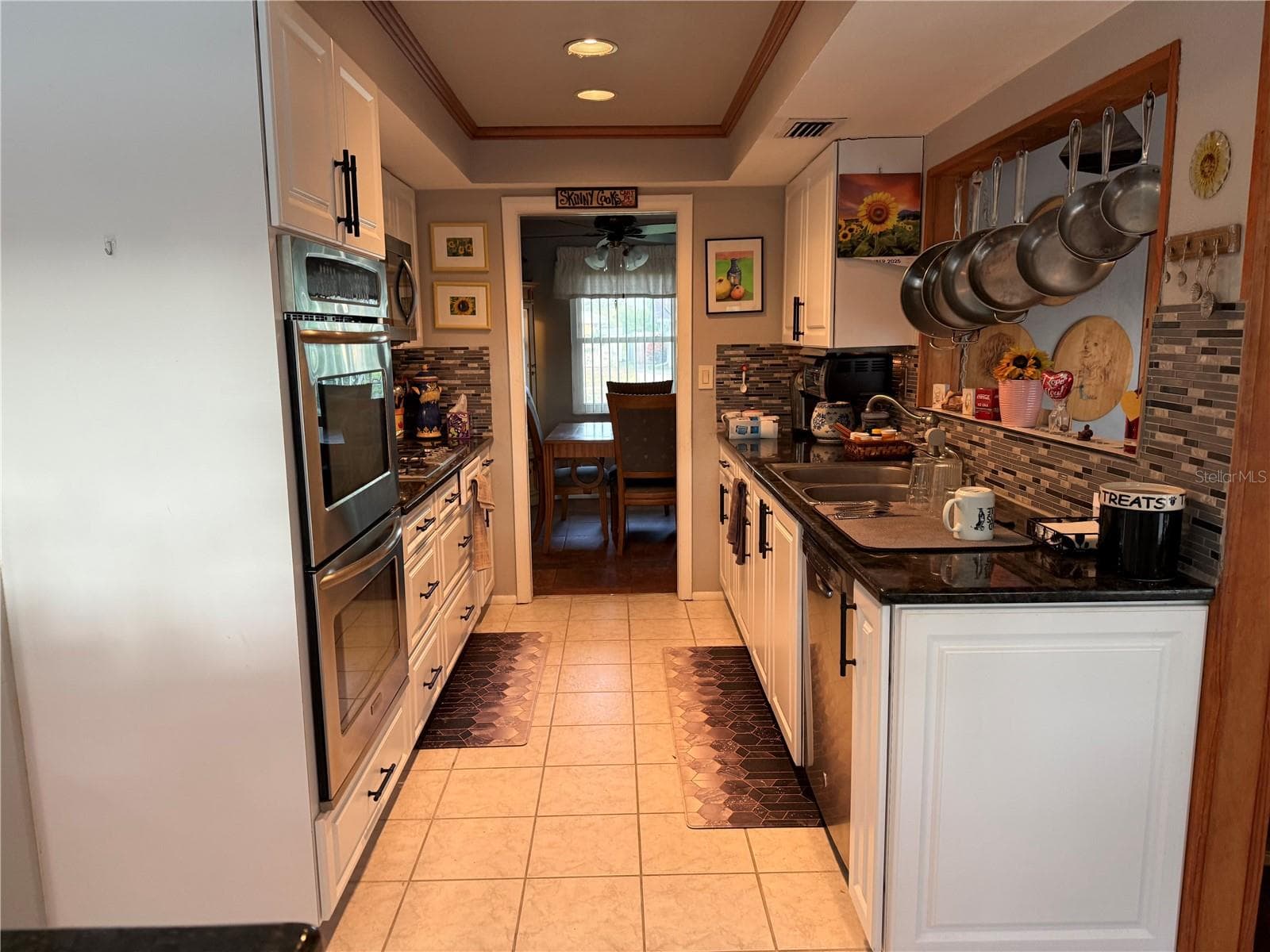 566 E Park Dr photo 4