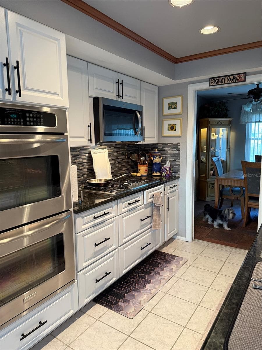 566 E Park Dr photo 5