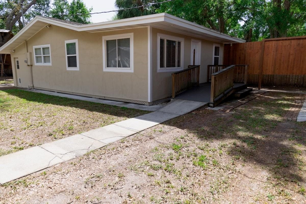 544 Farnum Dr