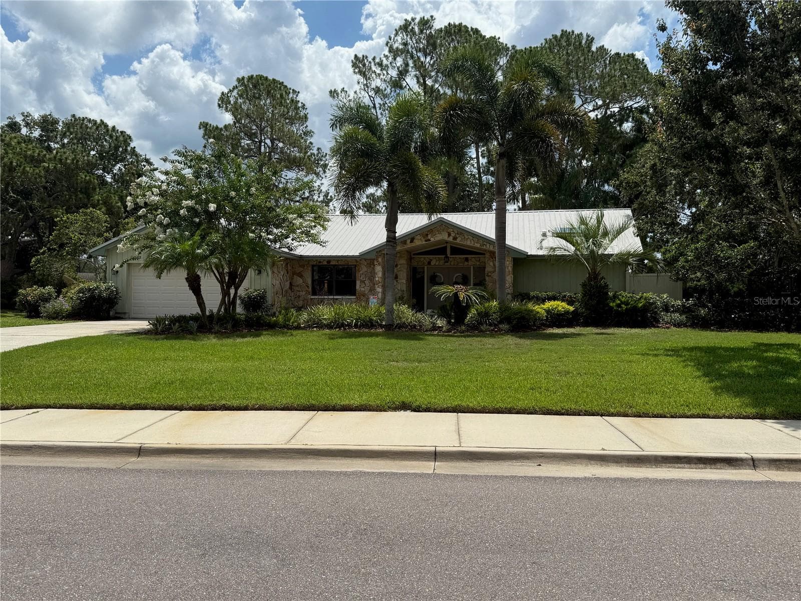 2215 Toniwood Ln photo 3