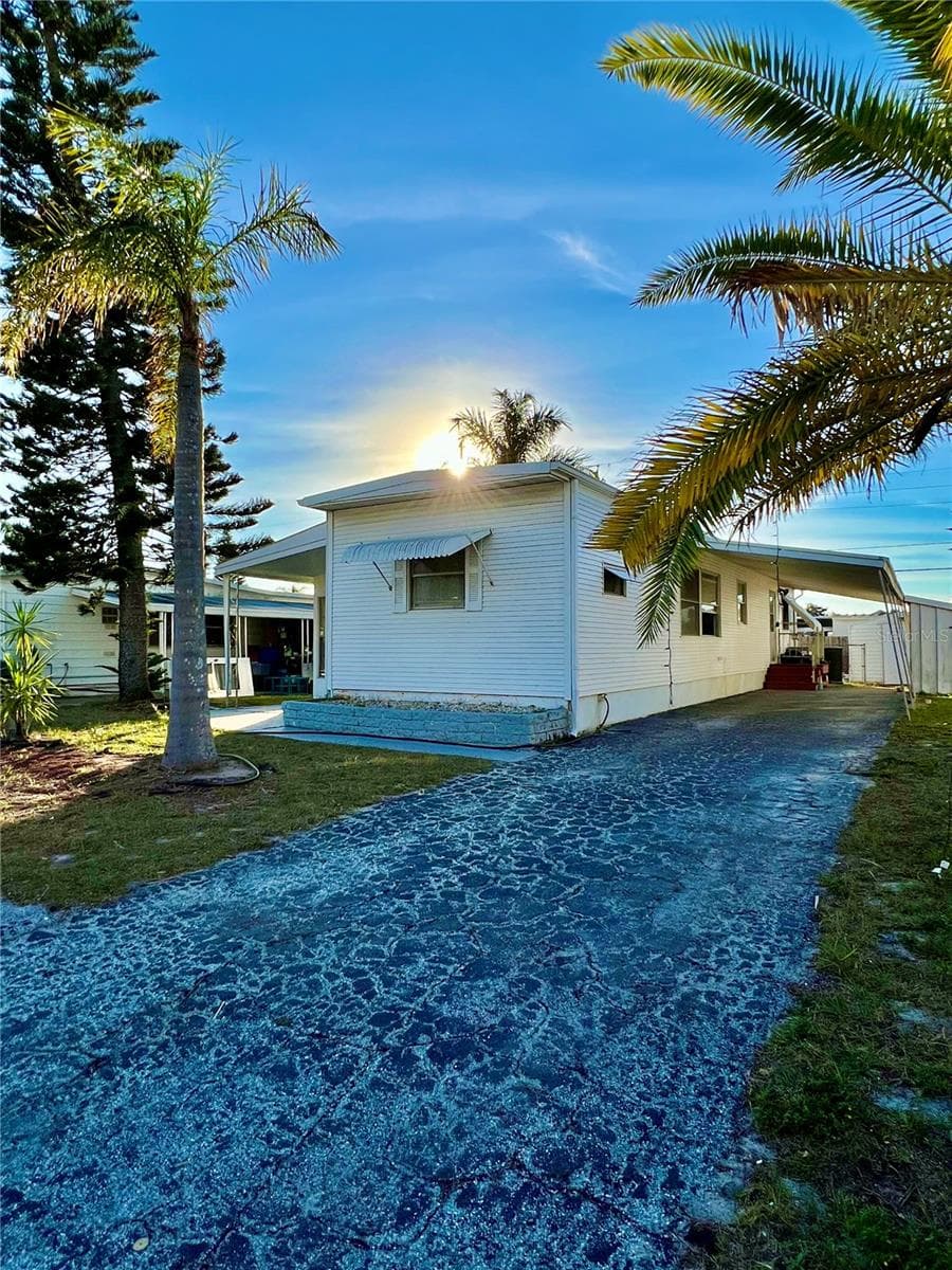 2047 Kepner Dr photo 3