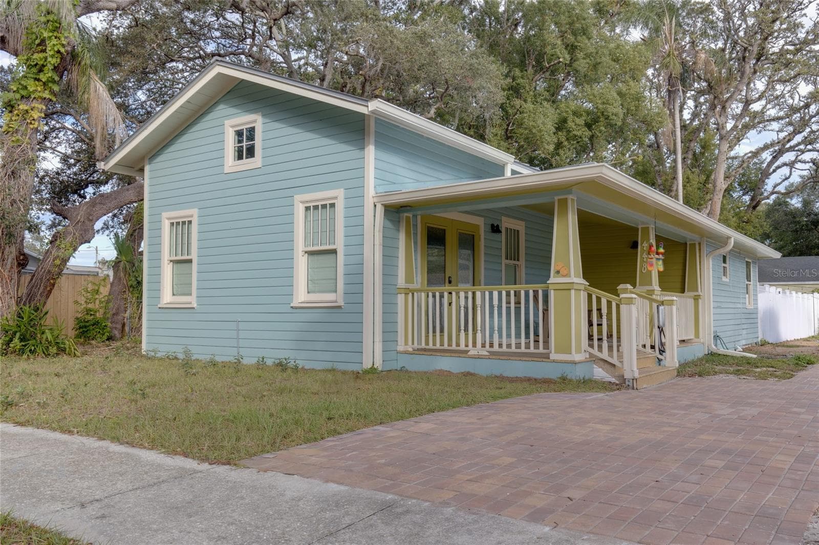 448 Locklie St photo 5
