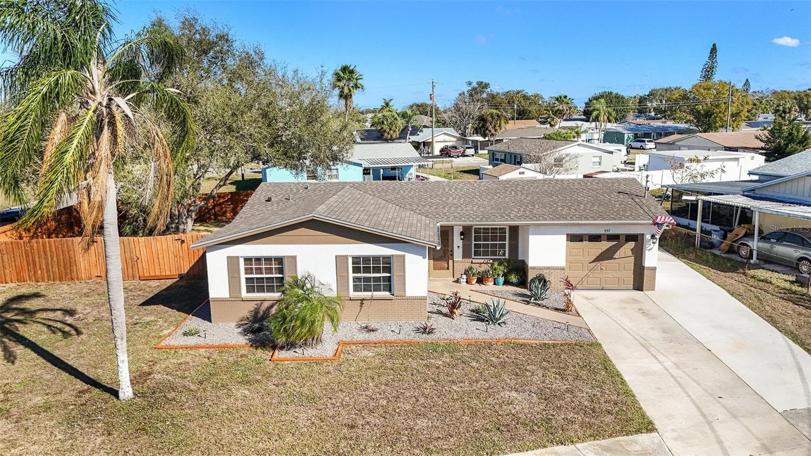 557 Flame Tree Dr photo 4