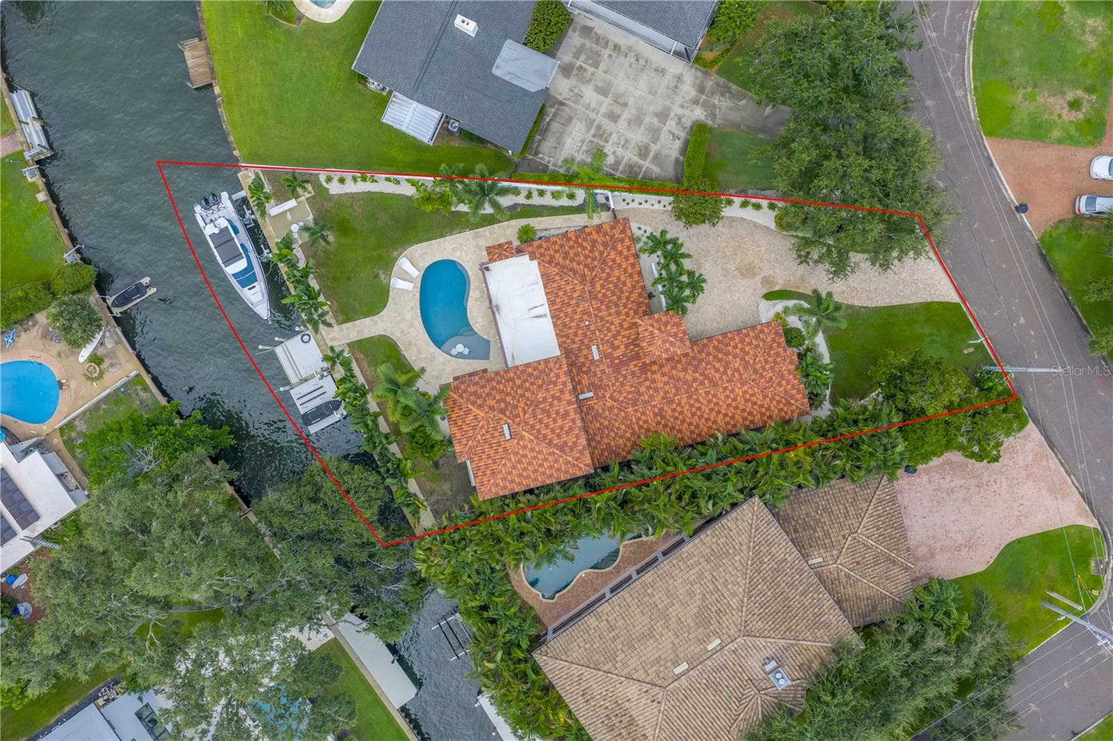 145 Bay Point Dr NE photo 4