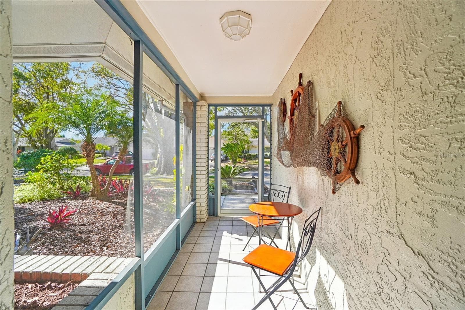 2137 Malcolm Dr photo 3