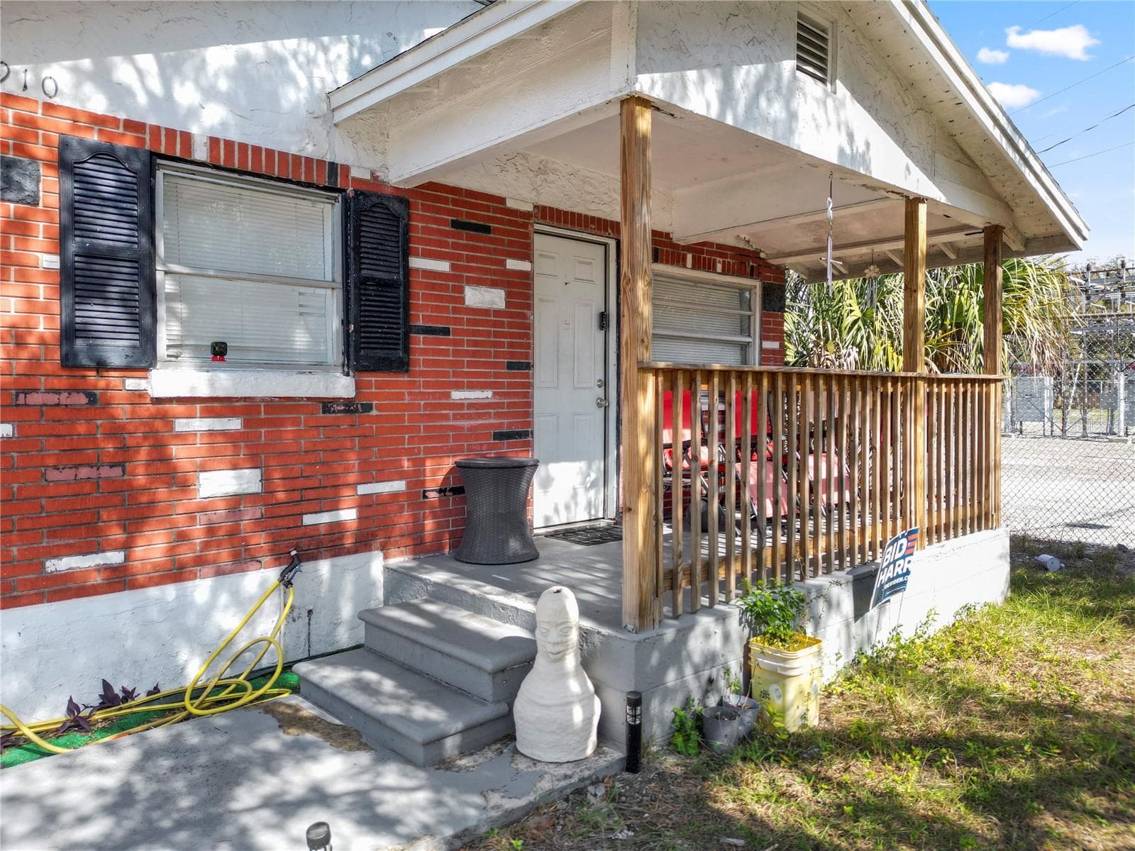 2910 E Emma St photo 5