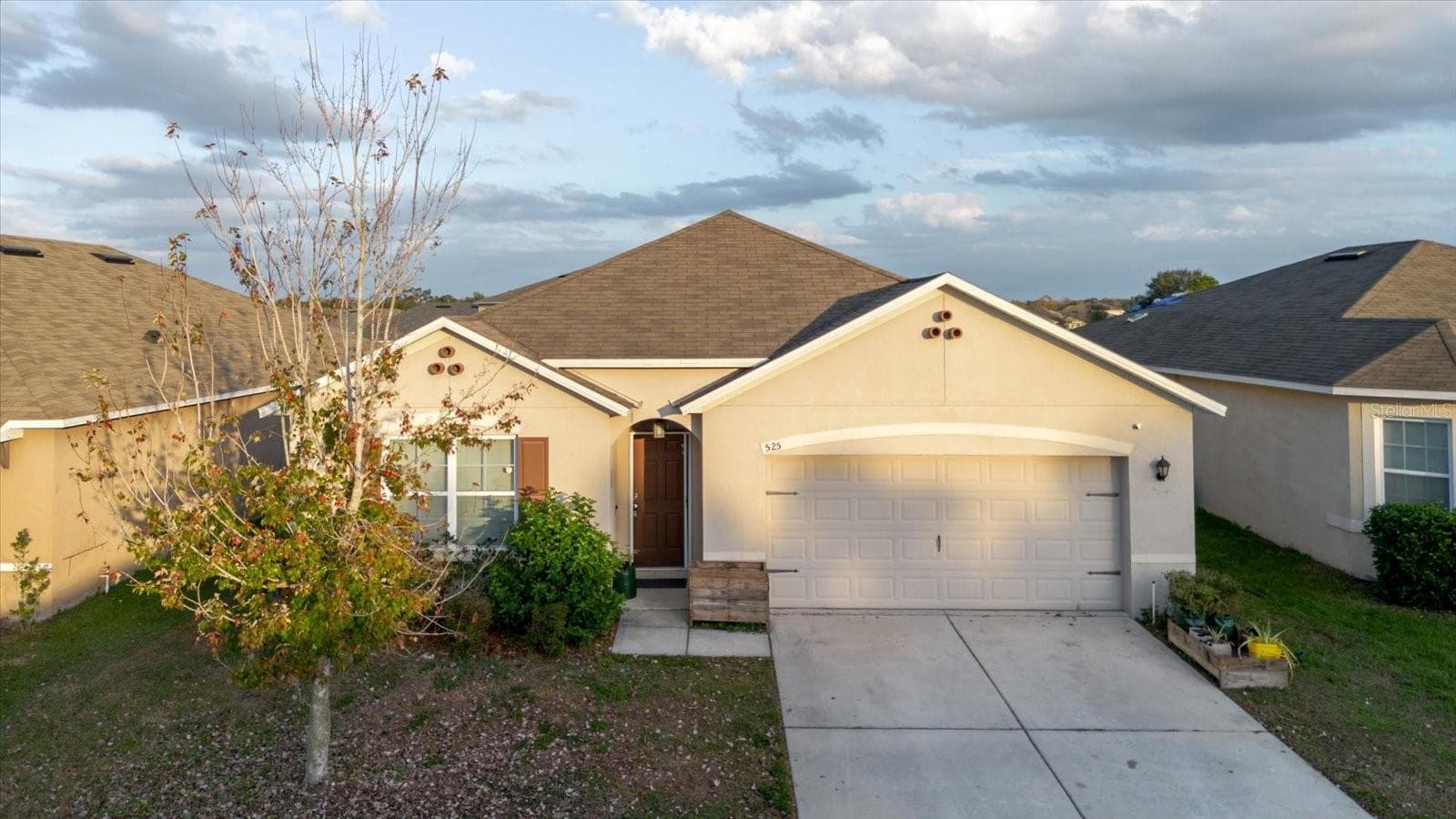 525 Squires Grove Dr photo 3