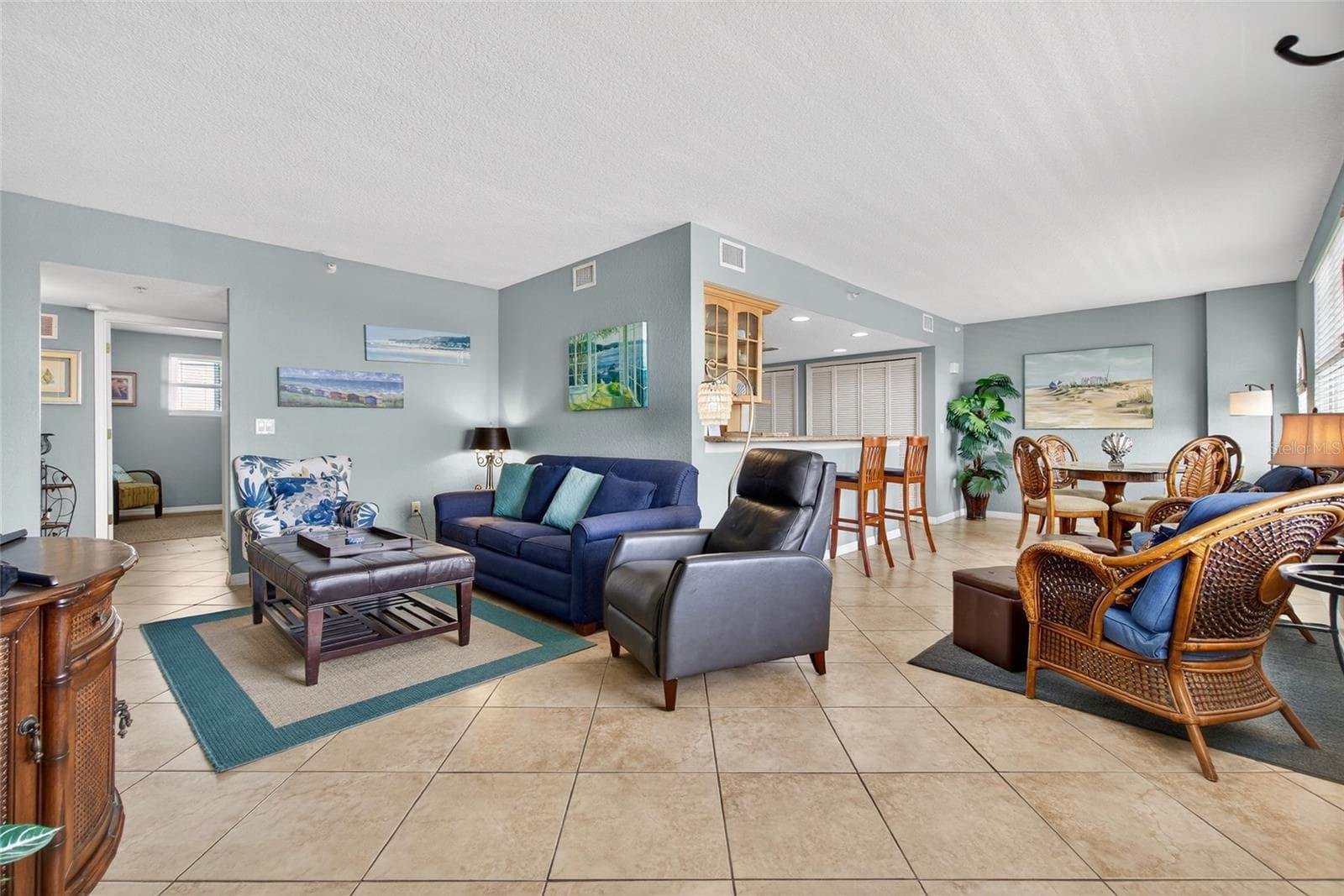 445 Hamden Dr #405 photo 3