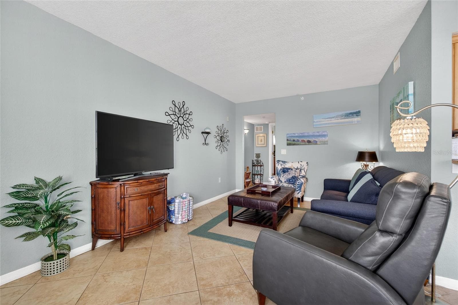445 Hamden Dr #405 photo 4