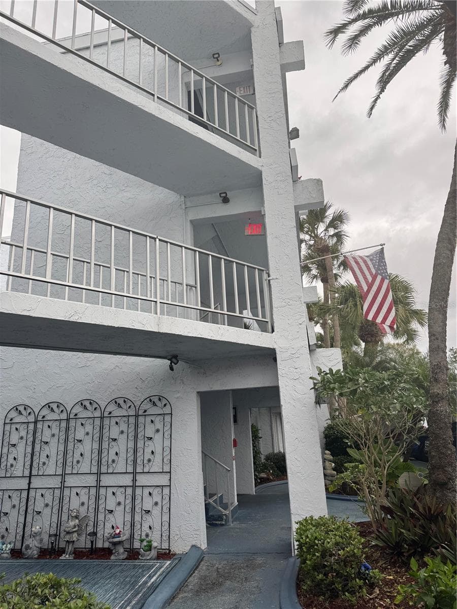225 Country Club Dr #C326 photo 4