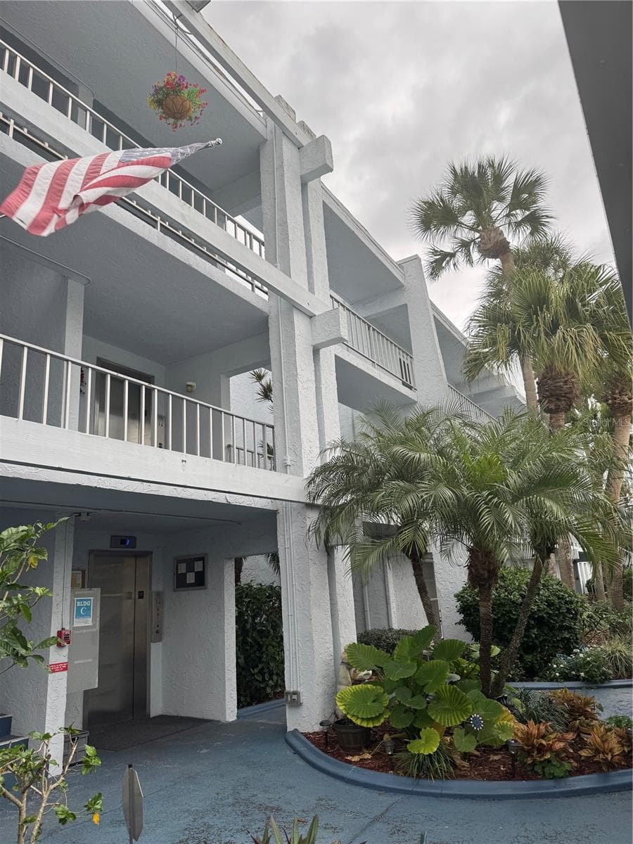 225 Country Club Dr #C326 photo 3