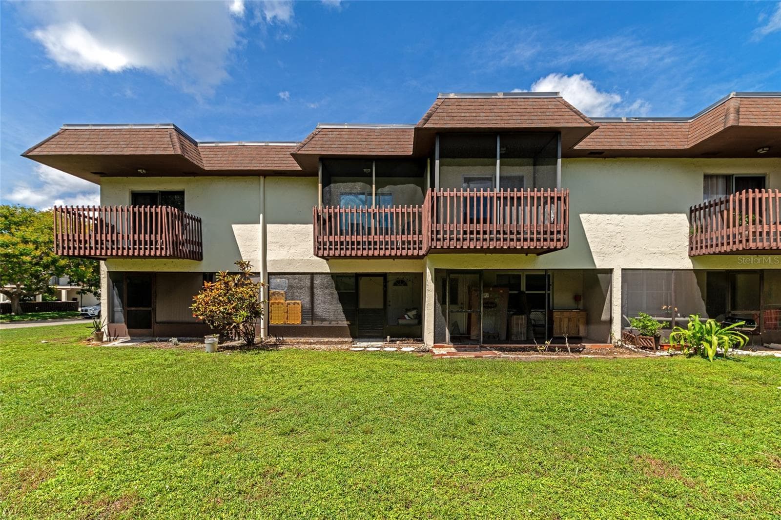 3225 Ramblewood Dr photo 3