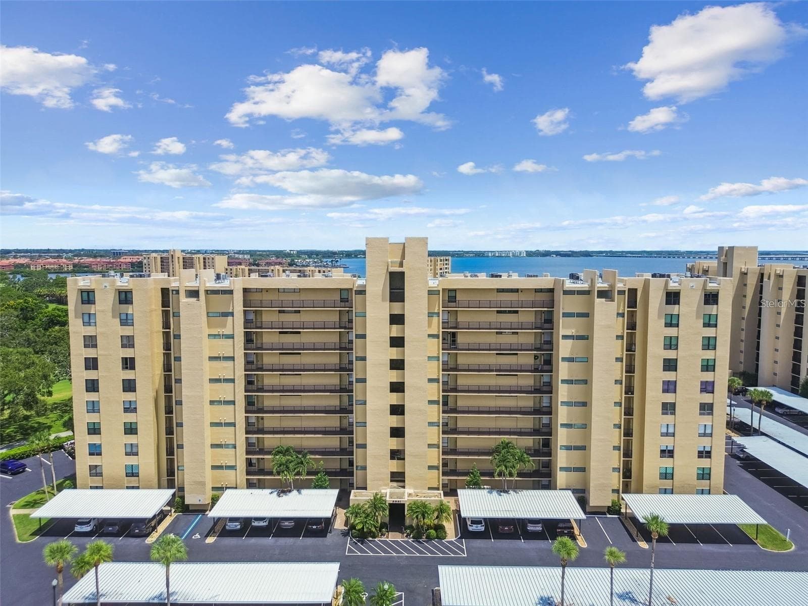 2621 Cove Cay Dr #703