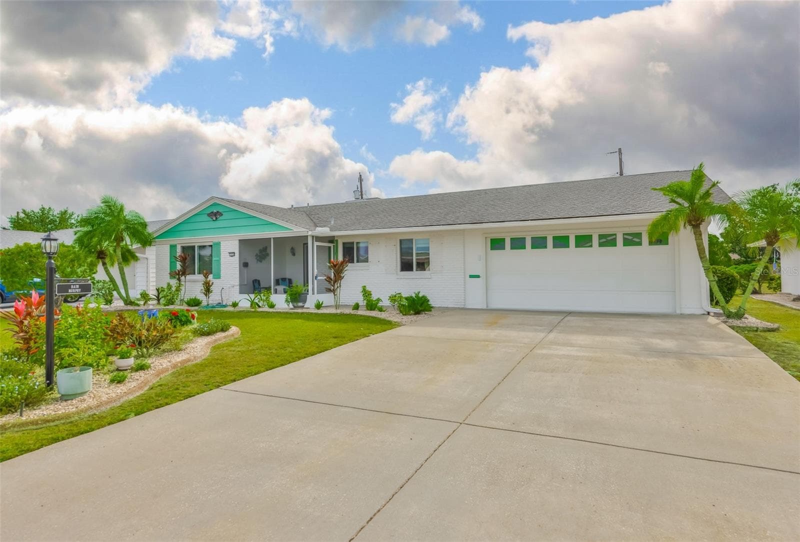 1520 Danbury Dr photo 3