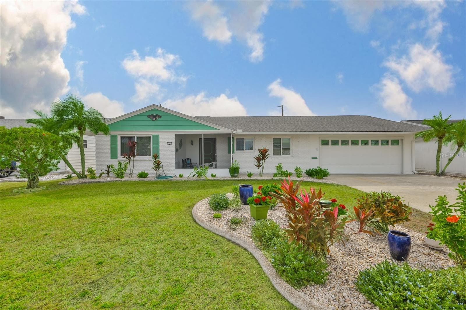 1520 Danbury Dr photo 4