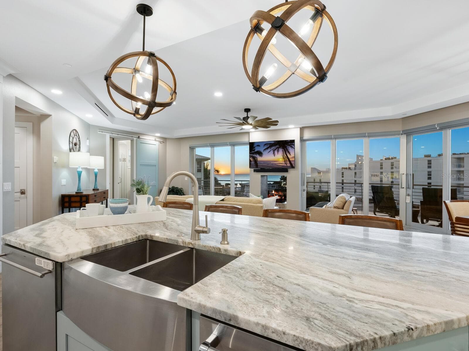 1140 Seaside Dr #301 & Penthouse photo 5