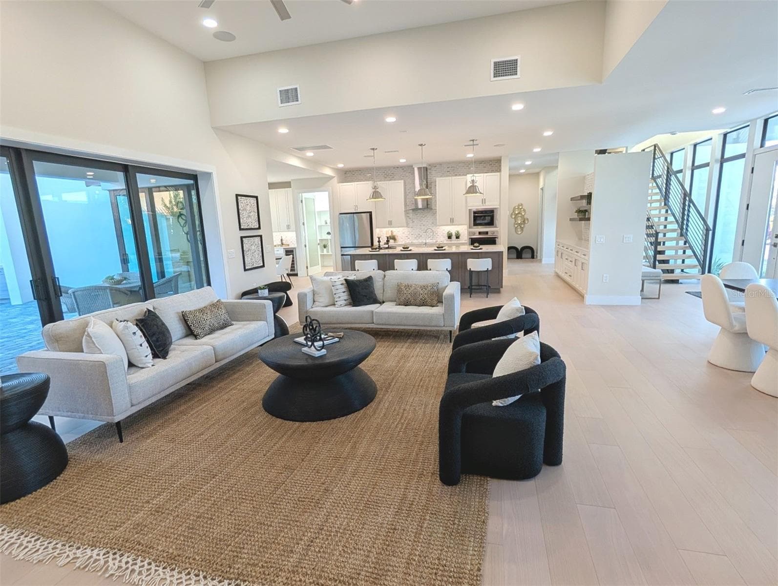 2110 Michele Dr photo 4