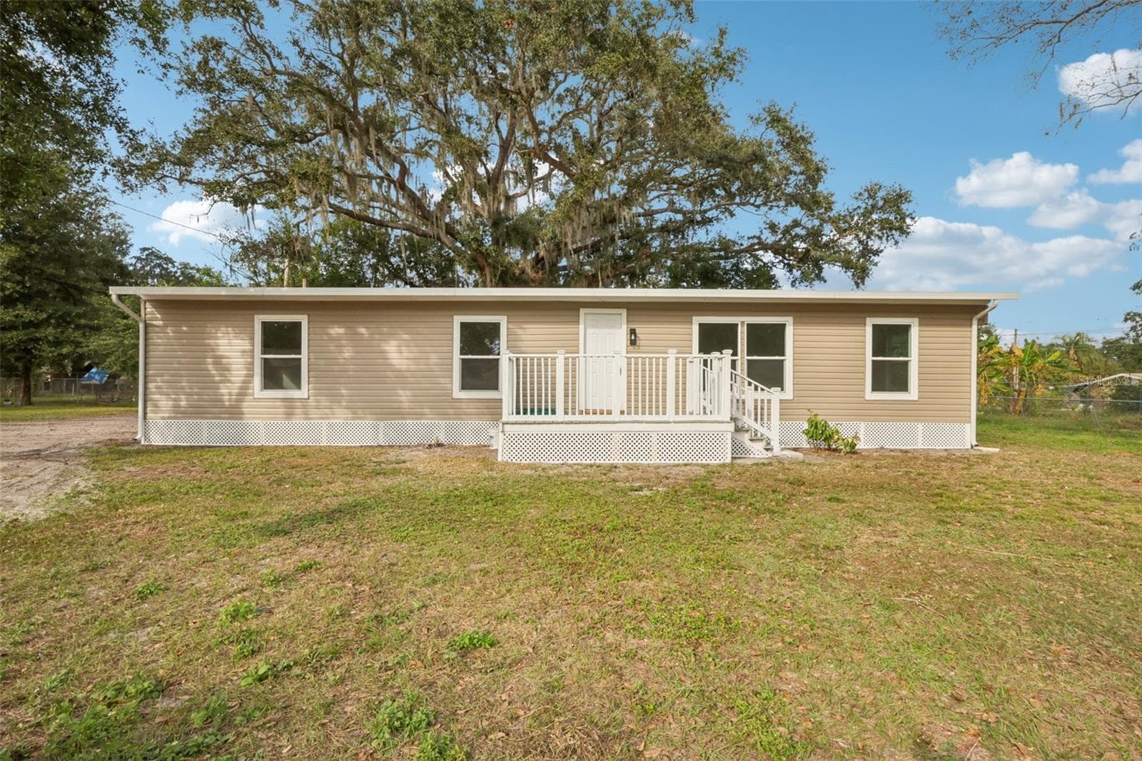 1427 Combee Ln photo 5