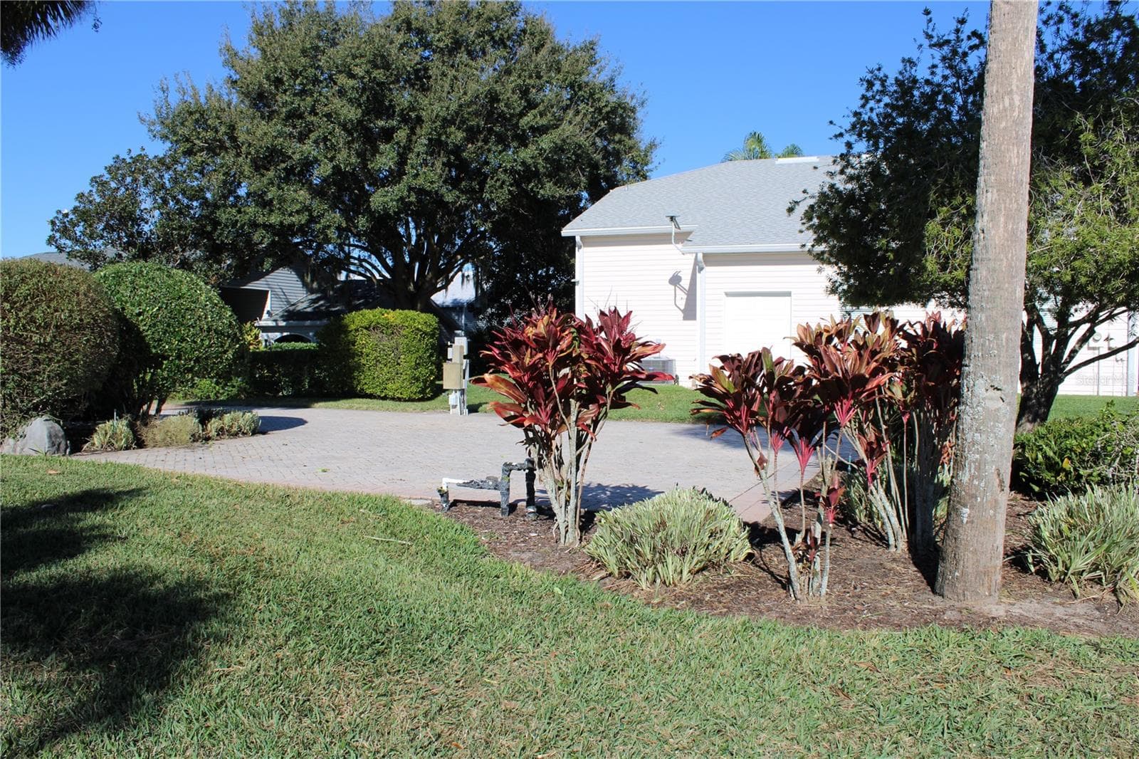 352 Travelers Dr