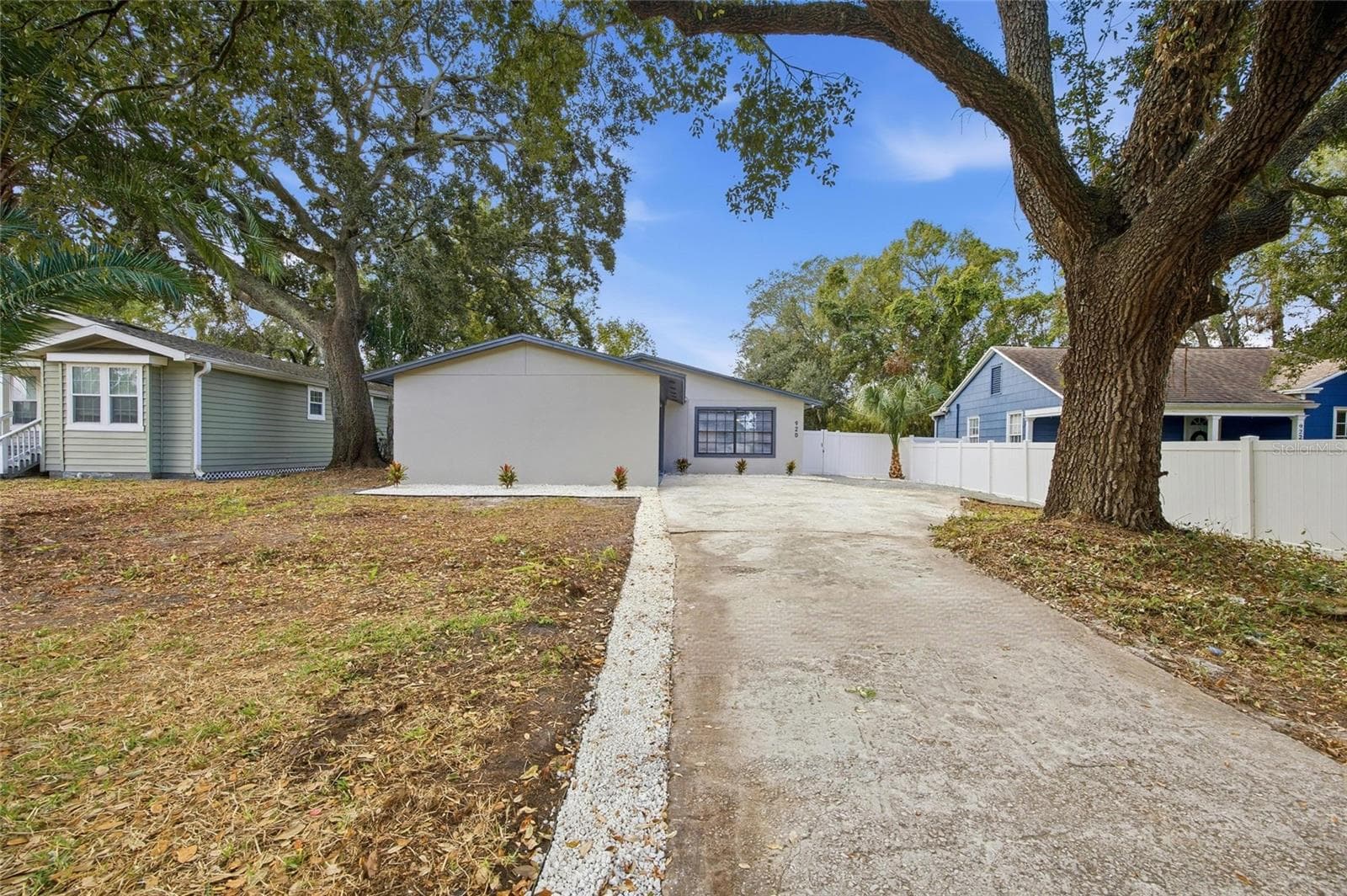 920 W Candlewood Ave photo 3