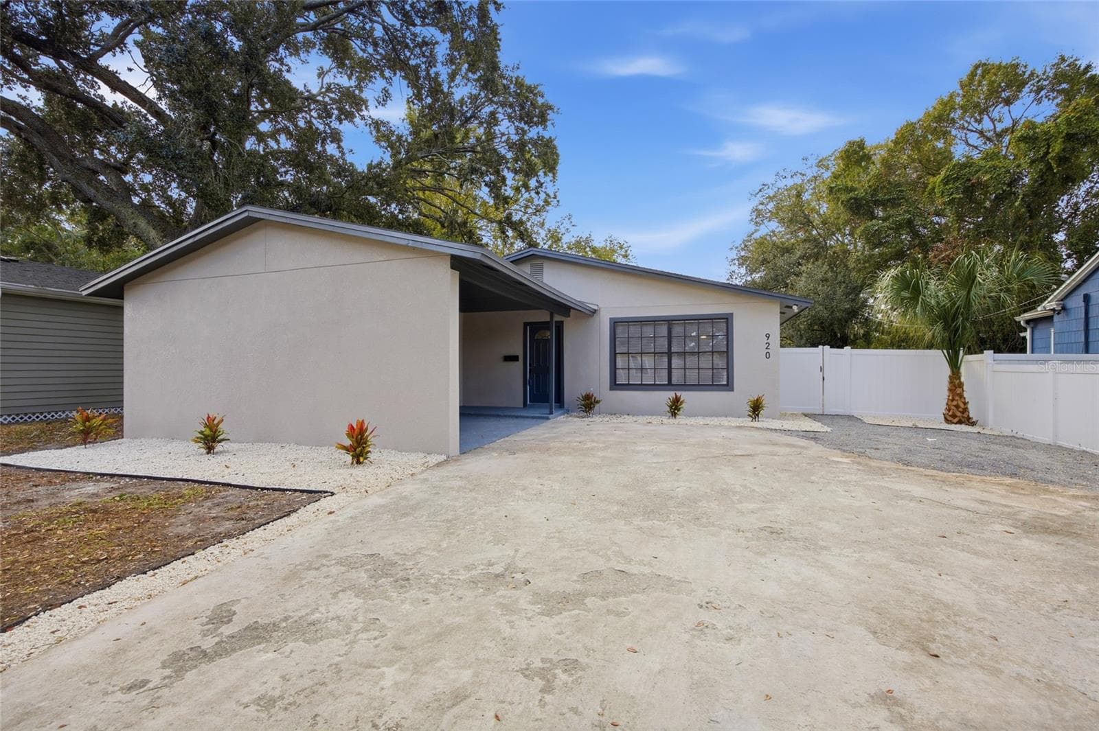 920 W Candlewood Ave photo 4