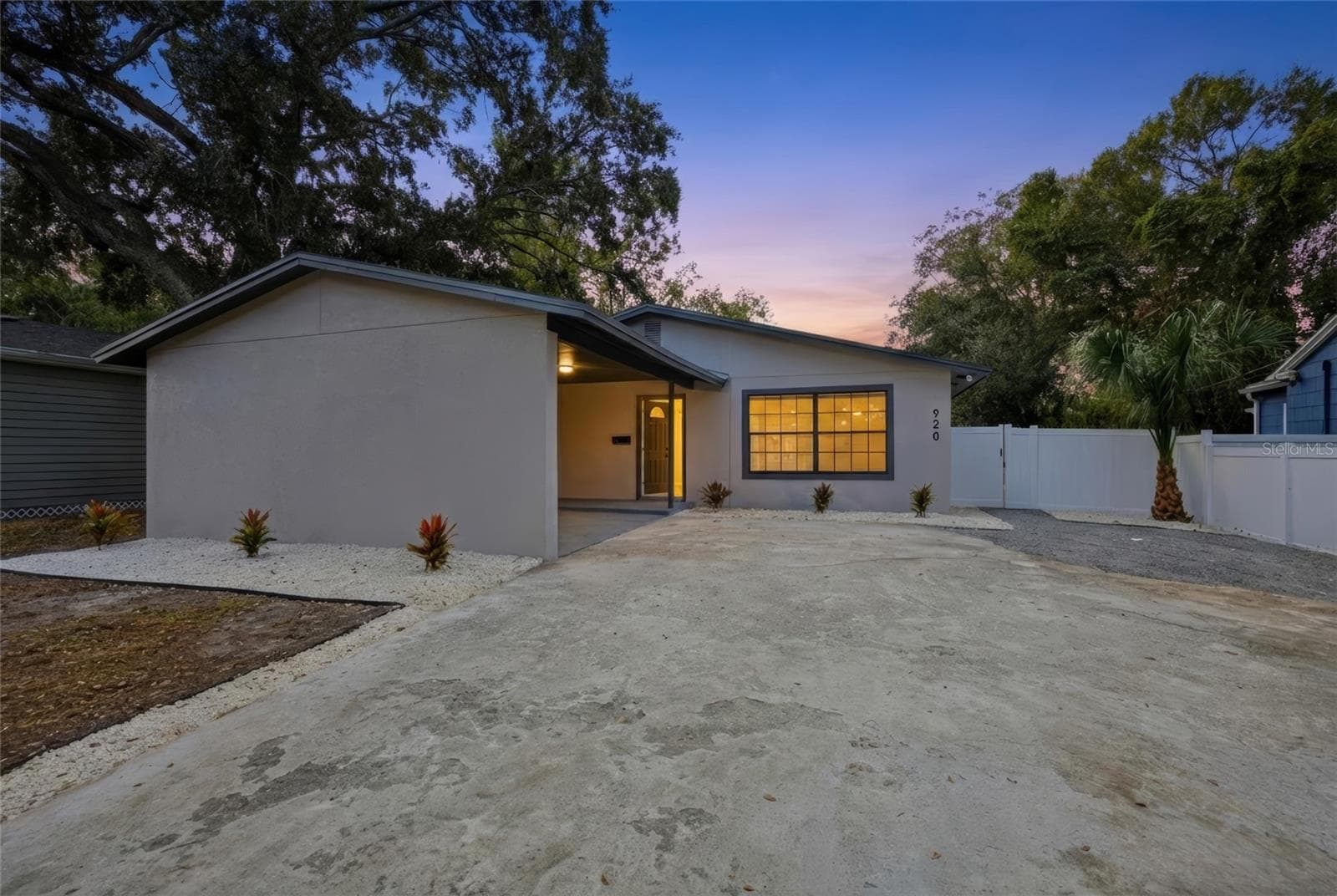920 W Candlewood Ave photo 5