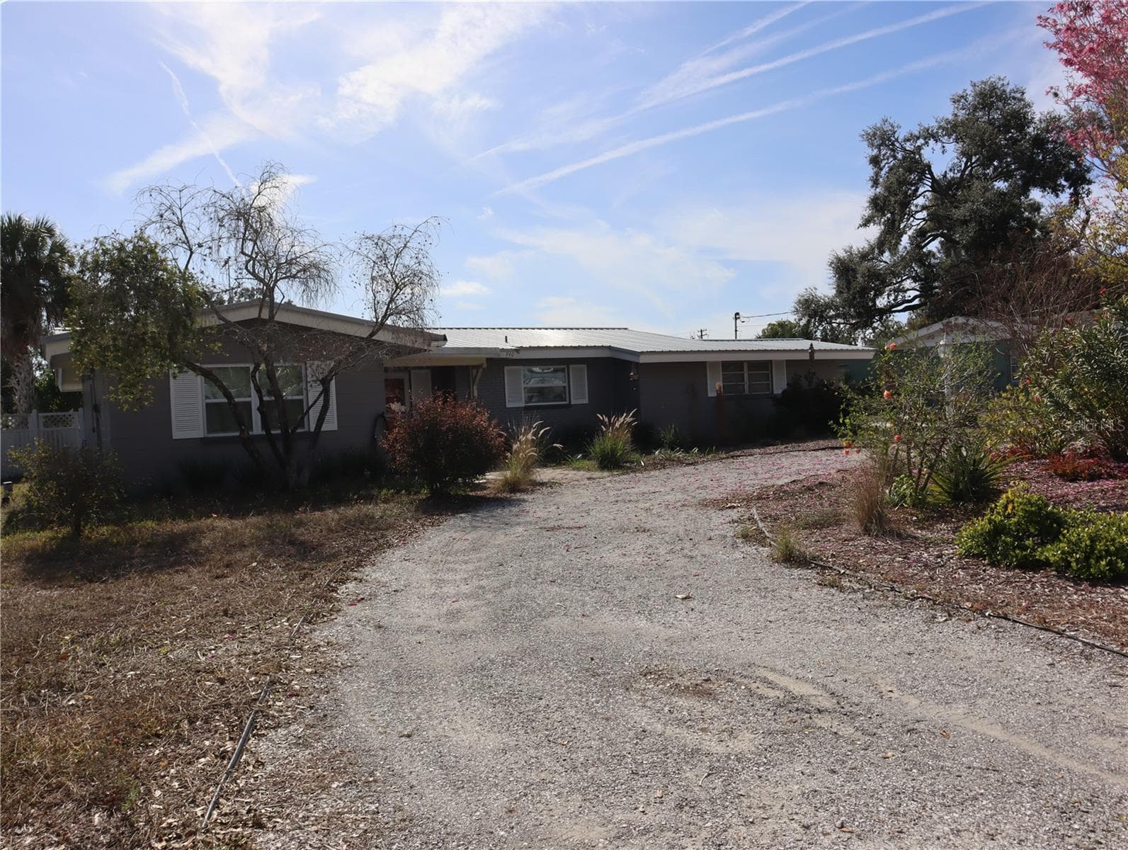 940 Oleander Dr SE photo 3