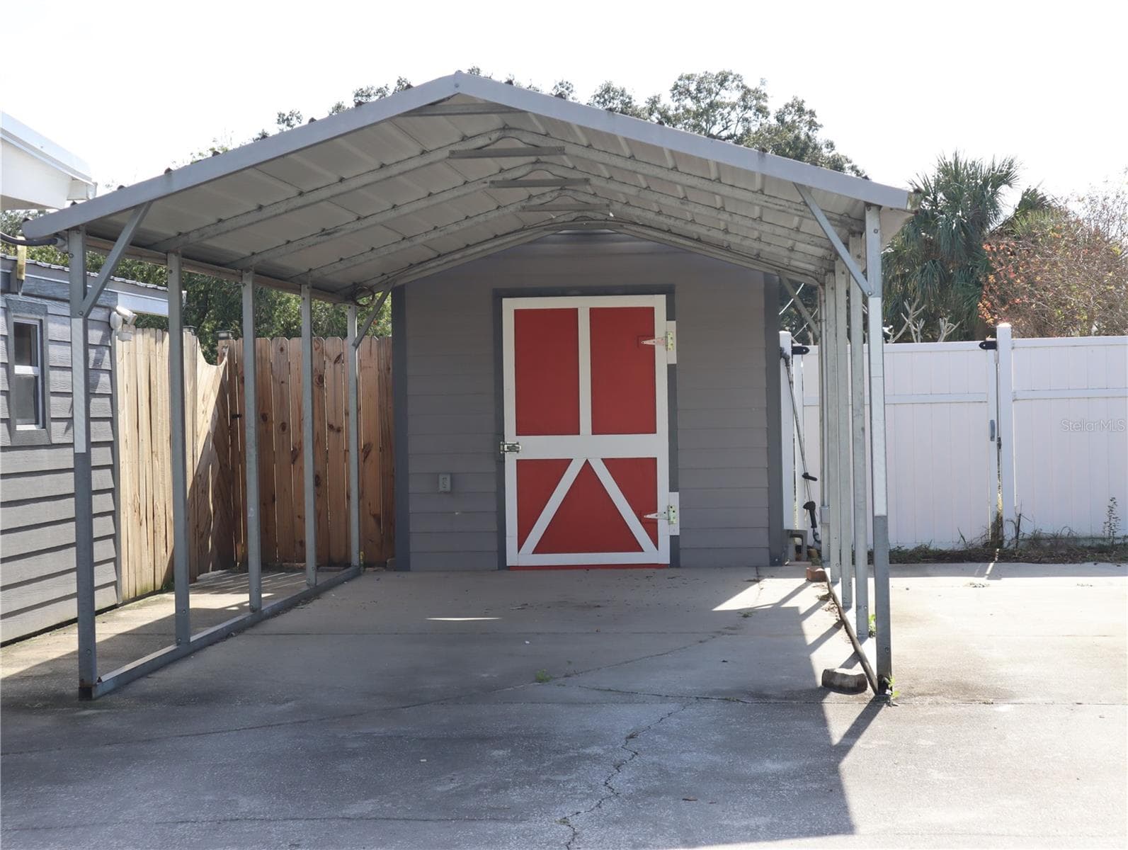 940 Oleander Dr SE photo 4