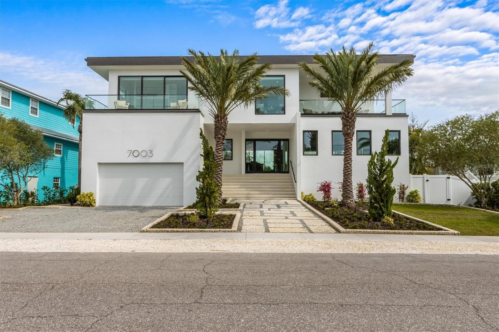 7003 Holmes Blvd