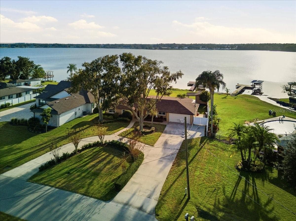 5530 Driftwood Dr photo 3
